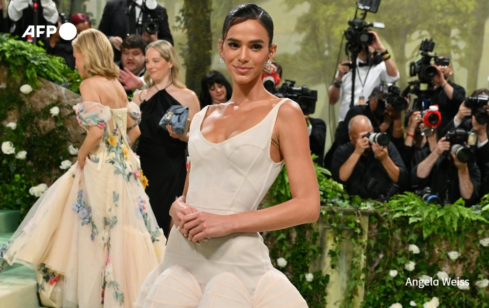 AFPBrasil's tweet photo. A atriz #BrunaMarquezine chega ao #MetGala, em Nova York @AFPphoto por @angelaweissfoto #NovaYork #NY #MetGala2024 https://t.co/fCYH4zeIvv