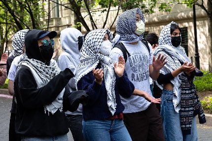These cowards can’t even show their faces. They doth protest…but are too afraid to own it. Cowards! Just like Hamas. #Hamas #Palestine #Israel 🇮🇱 jewishjournal.com/commentary/opi…