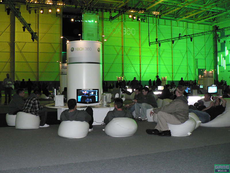 H2Exotica's tweet photo. Xbox 360 "Zero Hour" event held in a hangar in the Mojave Desert in November of 2005. Roughly 800 Xbox 360 consoles were available to play during the nearly 29-hour long launch event. https://t.co/CE9gbiojdN