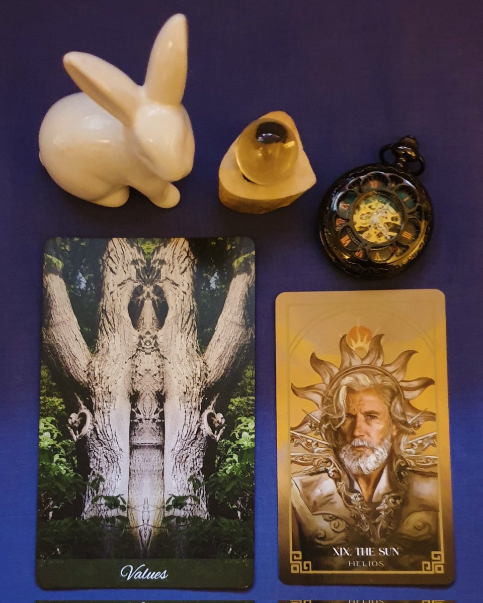 #followthewhiterabbit 
Helios..... sexy sky daddy brings his warmth & vital energy to boost us up ad our feeling of well being.
This will help you to radiate your beautiful energy outwards so you kiss & share the warmth if the sun to those near you.
#Rabbittribe 
#intuitvetarot