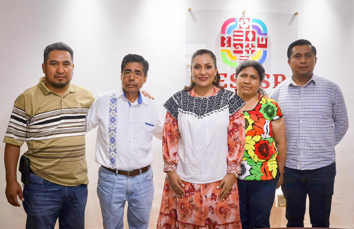 Recibimos al presidente Arcángel Ortiz e integrantes del gobierno municipal de San Miguel el Grande, para seguir sumando esfuerzos en materia de prevención y paz en este municipio de la mixteca oaxaqueña.