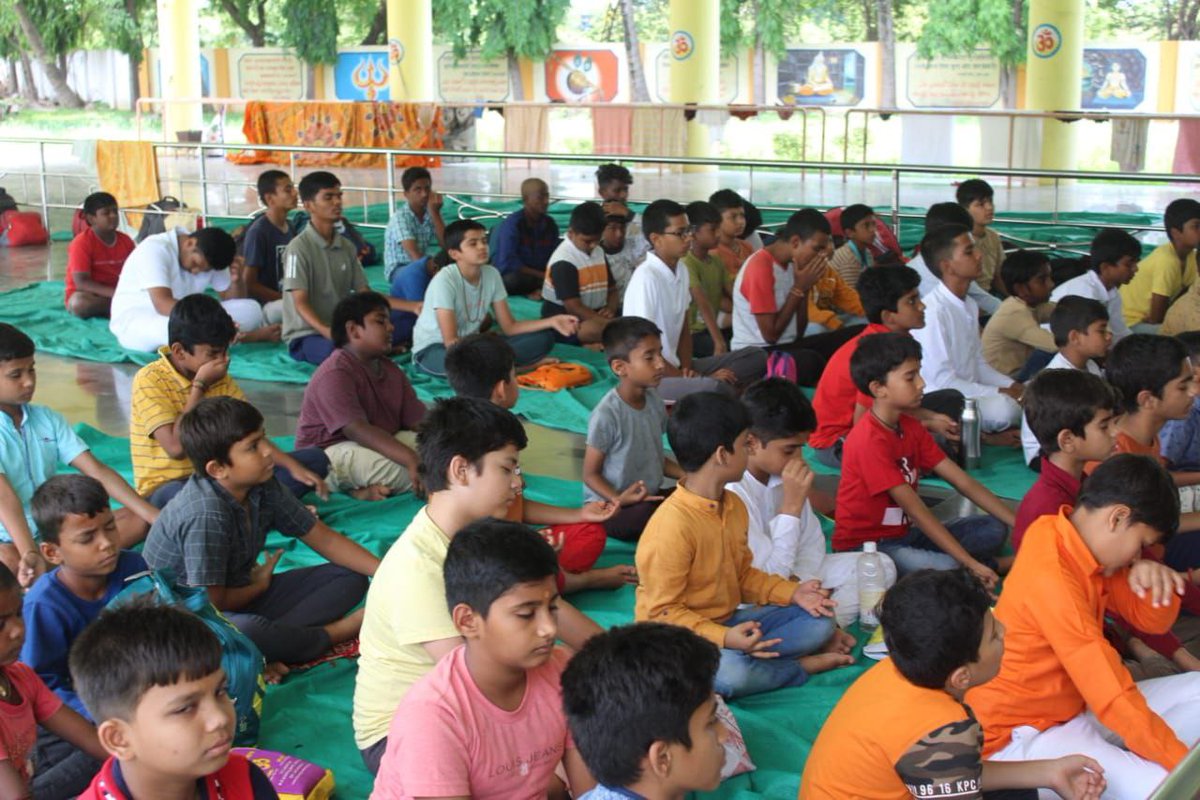 #NurturingLittleMinds
विद्यार्थियों को प्रतिभावान, तेजस्वी,पुरुषार्थी,संयमी व संकल्पवान बनाने के उद्देश्य से पूज्य बापूजी की प्रेरणा से Sant Shri Asharamji Ashram Ahmedabad में  Spiritual and Mental Growth हेतु शिविर आयोजित किये जातें हैं।
Summer Vacation
youtu.be/y3G1O_qwuB8