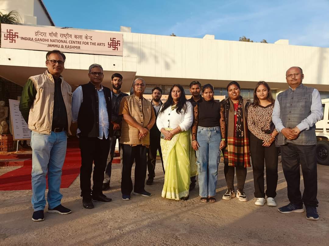 Students of IIMC JAMMU visited IGNCA, Regional Campus, Jammu along with Prof. Anil Saumitra, Dr. Vinit Utpal, Dr. Anshula Garg, Students interacted with Ms. Shruti Awasthi, Regional Director and journalists Shri Brajesh Jha and Shri Gunjan Kumar.
@IIMC_India @MIB_India