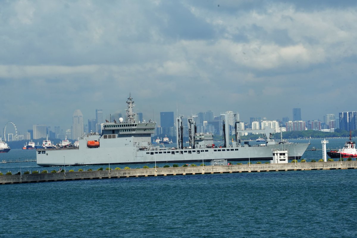 Indian Naval ships #INSDelhi, #INSShakti & #INSKiltan led by RAdm Rajesh Dhankhar, #FOCEF arrived #Singapore on #06May to a warm welcome by personnel of Republic of Singapore Navy, #RSN & the @HCI_Singapore staff.
The visit is part of the Op Deployment of #IndianNavy's