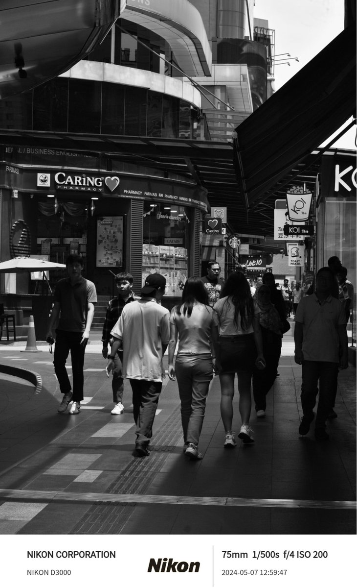 Bukit Bintang 街頭...

📷 Nikon D3000

#攝影 #photography #nikond3000 #d3000 #Nikon #nikonphotography #街頭攝影 #streetphotography #黑白攝影 #bwphotography #bnwphotography #streetphotographyinternational #人文掃街 #掃街 #nikoncreators