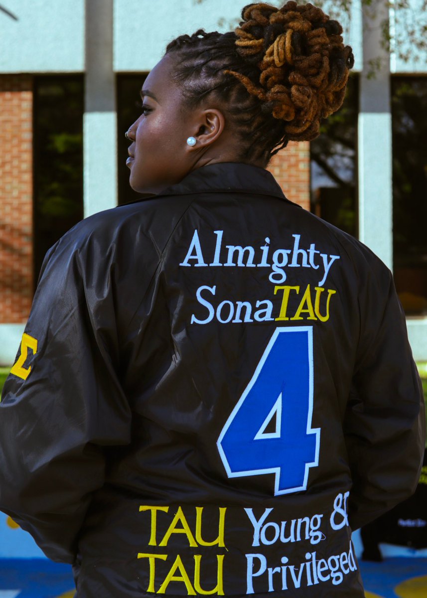 Queen_Keyz27's tweet photo. Oh nothing, just a newly degreed Spartan🔰 #AlumniSzn https://t.co/8cBPxmClK4
