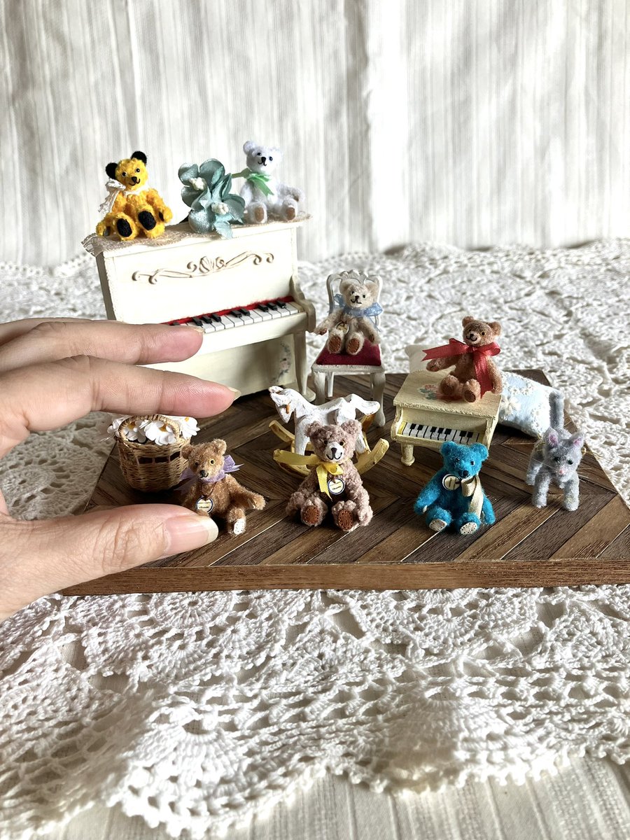 miniature teddybear ミニチュアテディベア＆トイピアノ 子供部屋、先程ヤフオク出品しました〜宜しくお願いします。
 #miniatureteddybear #ミニチュアテディベア #トイピアノ