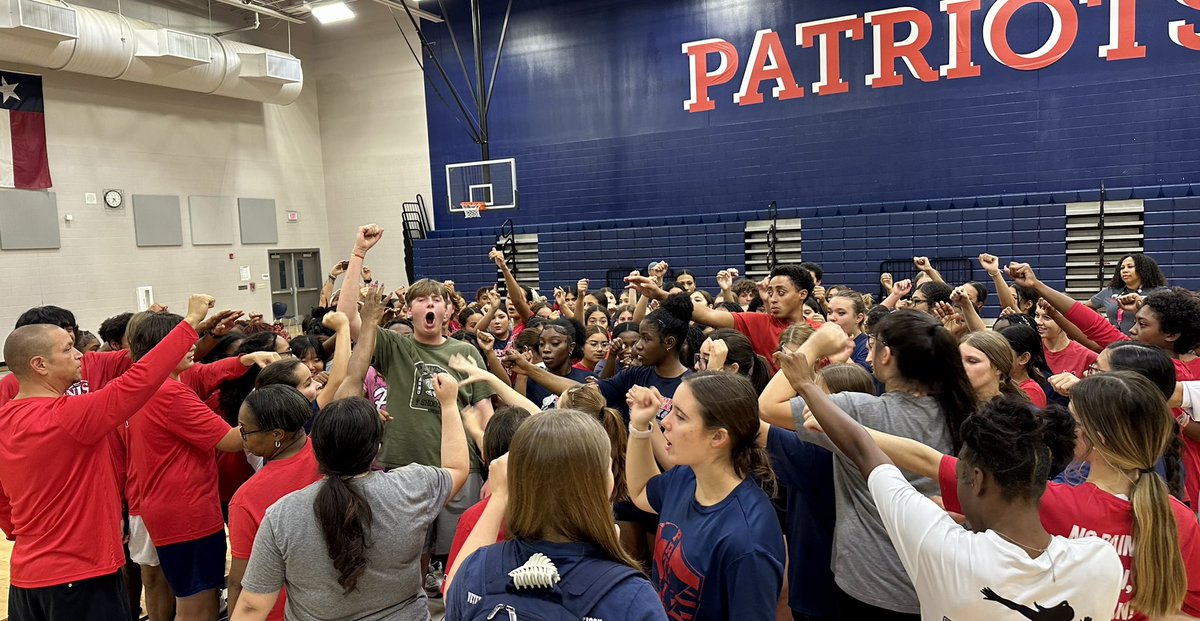Amazing day in Patriot Nation Athletics with our 1st Patriot Athletic Olympics! The athletes had a great afternoon competing in fun team games! #teamwork #workoutmotivation ❤️🤍💙@vmhs_TnF @VMHS_sb @VMHSTENNIS1 @VMHSGirlsSoccer @VMHSGirlsBB @SAVeteransHS @JISD_ATHLETICS