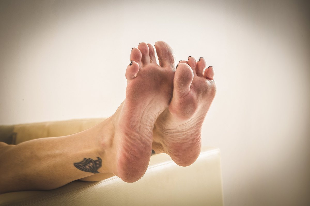 JulieSpanks's tweet photo. Foot Worship sessions are a specialty.
https://t.co/A9n6Az3kxe
#utahmistress #prodomme #footworship #prodominatrix #higharches #barefoot #findom https://t.co/vGjq6JxI2y