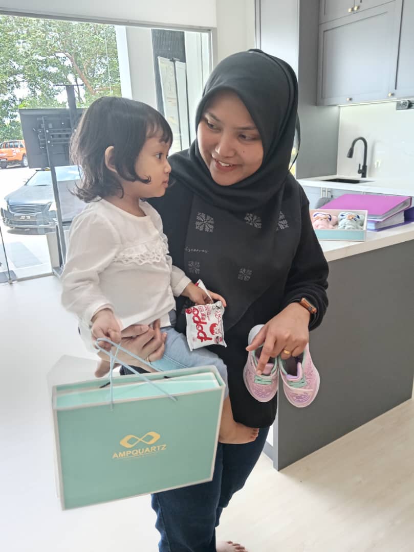 Look who just got lucky! Congrats to all our customers on winning our lucky draw after their purchase! Shopping with us pays off! 🥰 ​ Get your kitchen cabinet with 𝟎% 𝐢𝐧𝐬𝐭𝐚𝐥𝐦𝐞𝐧𝐭 𝐩𝐥𝐚𝐧 𝐮𝐩 𝐭𝐨 𝟐𝟒 𝐦𝐨𝐧𝐭𝐡𝐬 🛒 ​ #luckyspin #ampquartz #jb #kitchencabinet
