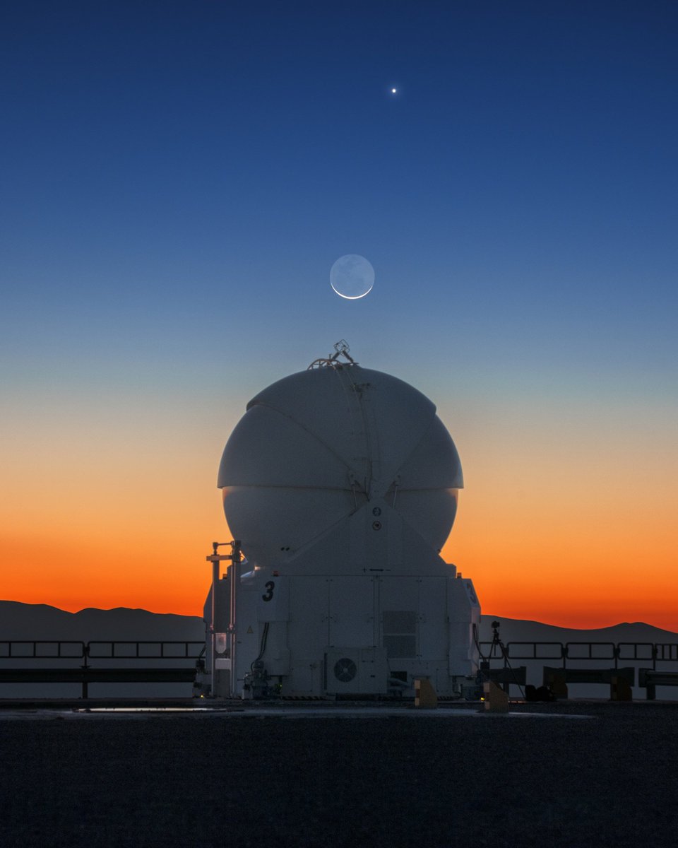 A thin crescent Moon and a bright Venus over the Paranal Observatory, Chile

Credit: Yuri Beletsky (LCO)/ESO