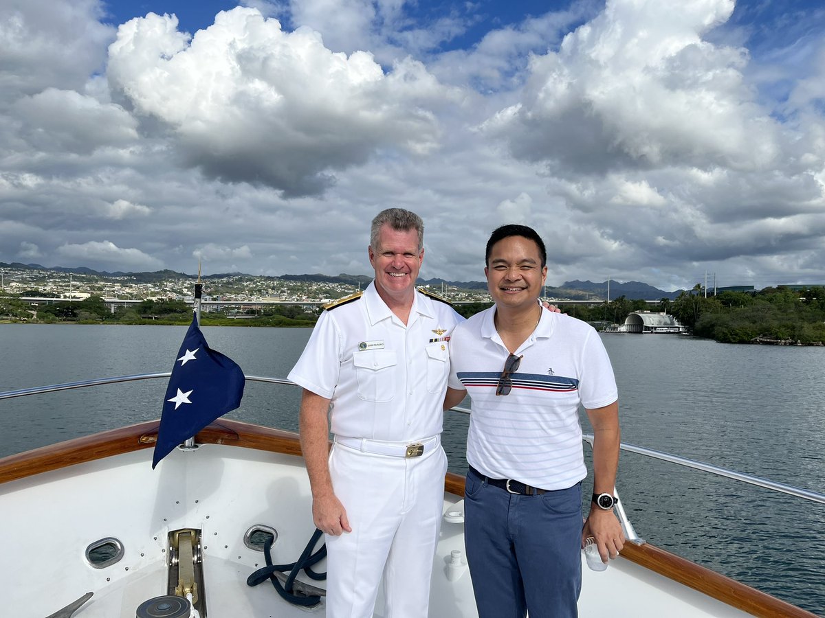 АНУ-ын Энэтхэг-Номхон далайн цэргийн командлалын Командлагчаар томилогдсон адмирал Сэмюэл Папаротой хамтарч ажиллахаар болсондоо таатай байна. Дипломат болон батлан ​​хамгаалах харилцаа нягт байхын ач холбогдол нь Монгол шиг ардчилсан түншүүд маань чөлөөт, нээлттэй, хөгжин