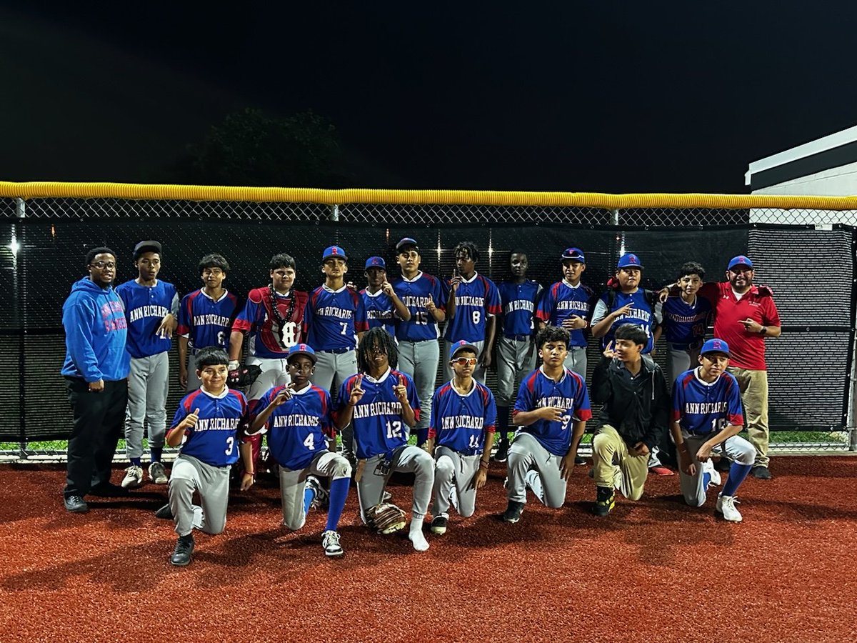 Congrats to the ⚾️ players and coaches of @ARSADallas on a successful season!!! Way to finish strong with a 5-1 win over @YMLA_Florence 🔥🔥 #feederpattern @Skyline_Raiders @SkylineAthDept @dallasathletics