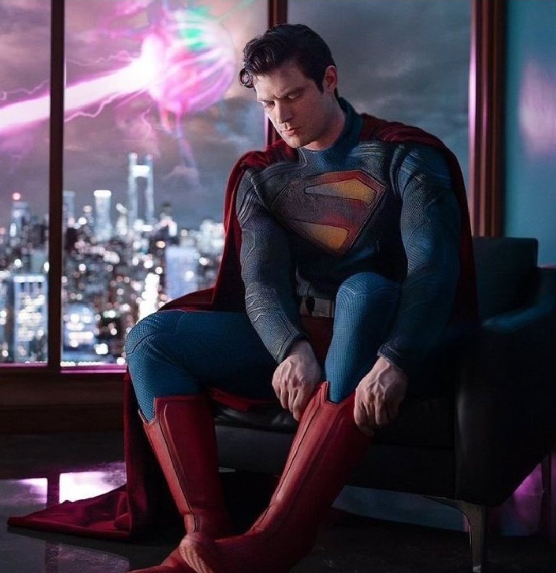 Not a fan. Don't like the lines l padded effect , the collar or the return of the trunks , but none of this will be a deal killer if the film is any good , it's recognizable as Superman so it meets that basic requirement that any adaptation should