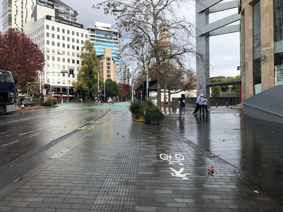 I have found using Te Wai Horotiu path so great for zipping up & down Queen St from mid-town to the waterfront area over the last week. Also very fun to ride & full of plants. Love how it pans out at the end to quite wide areas of Aotea. The light changes are generally fast too.