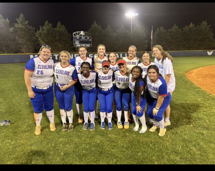 Regional bound first time in 25 yrs! 10 inning 3-2 victory! Team win! But we not done yet! District Championship game tomorrow 7pm! @MaxPreps @cdbanner_sports @wdefnews12 @RoaneStSoftball