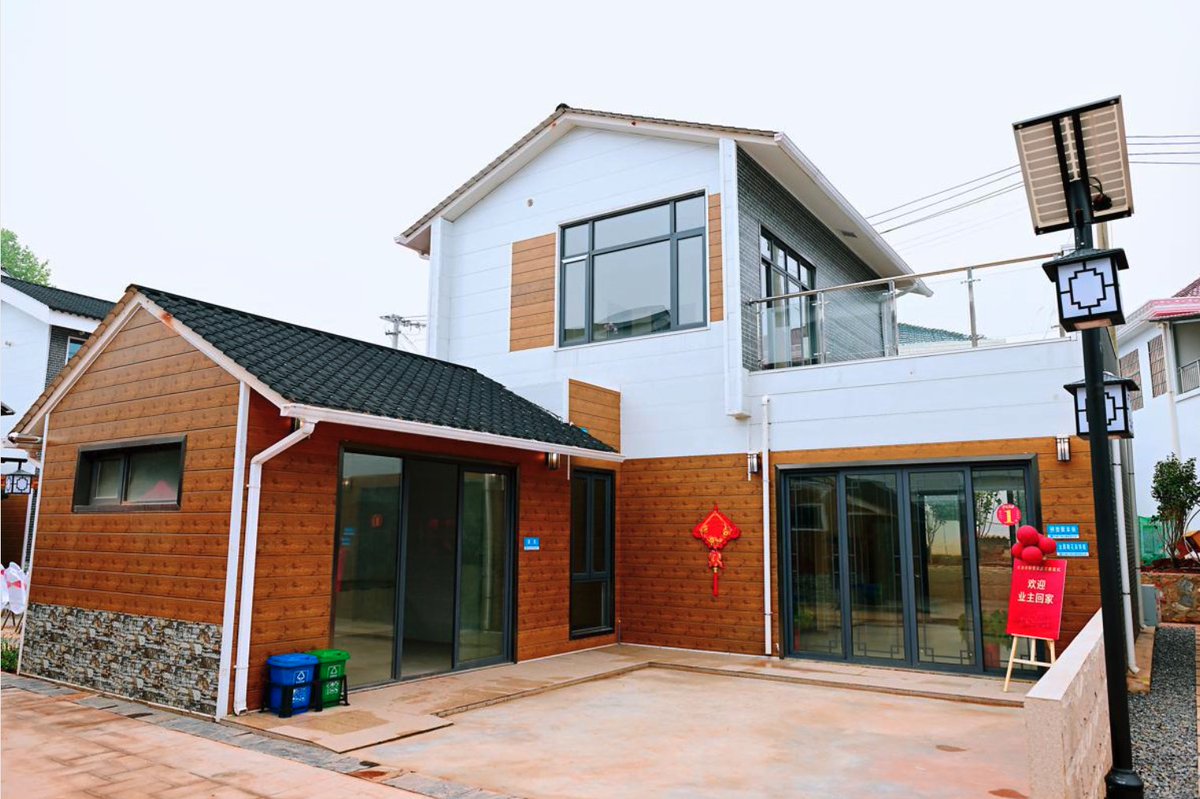 Hubei province has unveiled the inaugural application of concrete 3D printing technology where 90 percent of each structure is prefabricated, facilitating the swift completion of the main framework within a mere 4 to 5 days. The innovative three-step design, loading, and 3D…