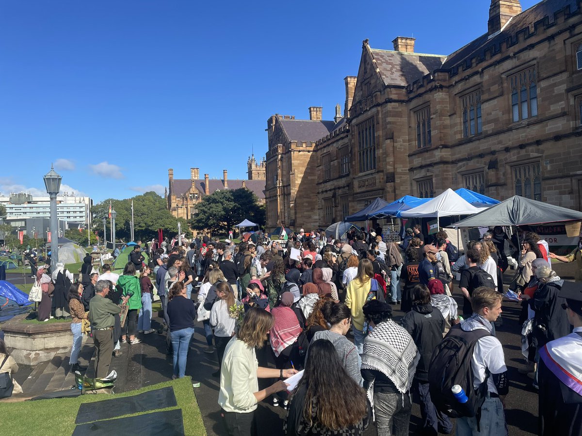 Crowd gathering at the #Usyd camp for a snap rally against the attack on #Rafah