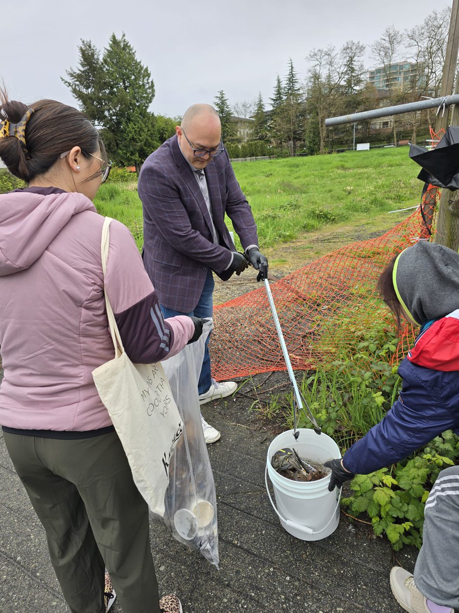 2/2 Together, we can build a cleaner & brighter future for all!

youtu.be/PT0s49k4jj4

@Richmond_BC #MLAYao #RichmondSouthCentre #RichmondBC #BC #BCPoli #DialogueRichmond #OurCleanNeighbourhood #RecycleBC #TrashTag #TrashTagChallenge #GarbageCleanup #CommunityCleanUp