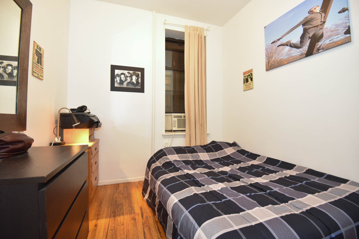 🏙️ Cozy private room in 3-bedroom apartment in Brooklyn! Available June 1st on Himrod Street. $1250/mo. Visit CommunalNomad.com for details! 🛏️ #BrooklynLiving #RoomForRent #ShortTermRental