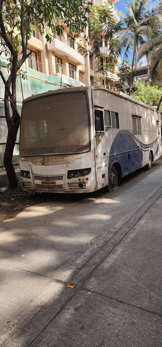 AjayKawale18's tweet photo. @mybmc @MumbaiPolice @MumbaiRTO @MMVD_RTO 
Vanity van MH04JU4068 is occupying the narrow road at Siddharth Nagar Goregaon west since last 6 months. The vehicle is in abandoned and delapidated condition. This causes heavy traffic safety threat for pedestrian and vehicle movement. https://t.co/KrZ7UBrjWP