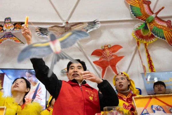 China makes a wonderful appearance as the first-ever guest country of honor at the 37th International Kite Festival in Berck-sur-Mer, France.

#ChinaFrance #KiteFestival #chineseculture #chineseloong