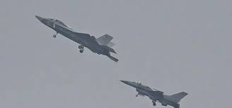 salmanaliawan's tweet photo. #PakTurk joint venture #TFX 5th gen stealth fighter jet completed its historic 2nf test flight. #TFX took off early on Monday and managed to stay in the air for 14 minutes, reaching an altitude of 10,000 feet and a speed of 230 knots.
#PAF #J31 #ProjectAZM #PFX #KAAN https://t.co/7xmmVdx2i2