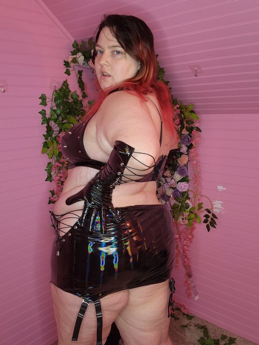 When your sub gets you a sexy shiny outfit to dominate them with 😈 https://t.co/ZV8rROGn8G<a href="/tag/mvsales"class="tags"><span>#mvsales</span></a>