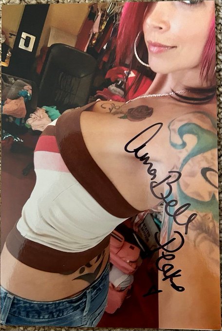 Like my style? Come get a piece for yourself! 
https://t.co/kDVwenKqiF
complete with autographed pic