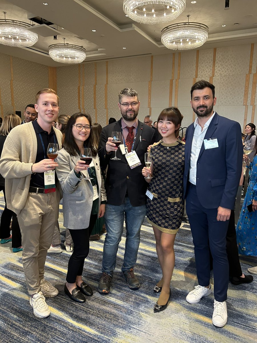 Such a great Harvard Alumni reception! So nice catching up with my amazing mentors and colleagues! 🥰 @HMSeye @ARVOinfo #arvo2024 @StGeniezLab