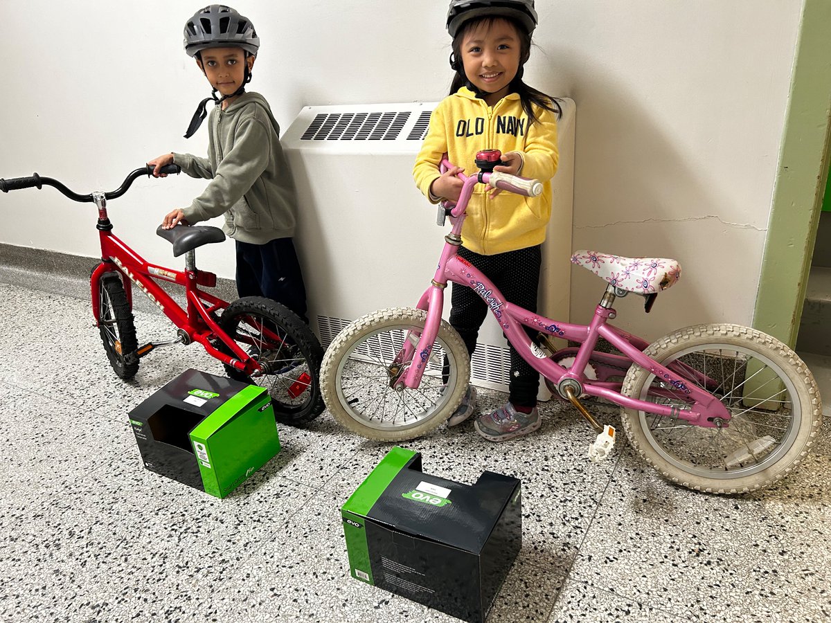 Look who received their new bikes and helmets from Sport Central! 🚲 Sport Central is dedicated to making sports equipment available to kids. Thank you! 😊 #inglewood #growingandlearningtogether @SportCentral_AB #bikeweek #yeg