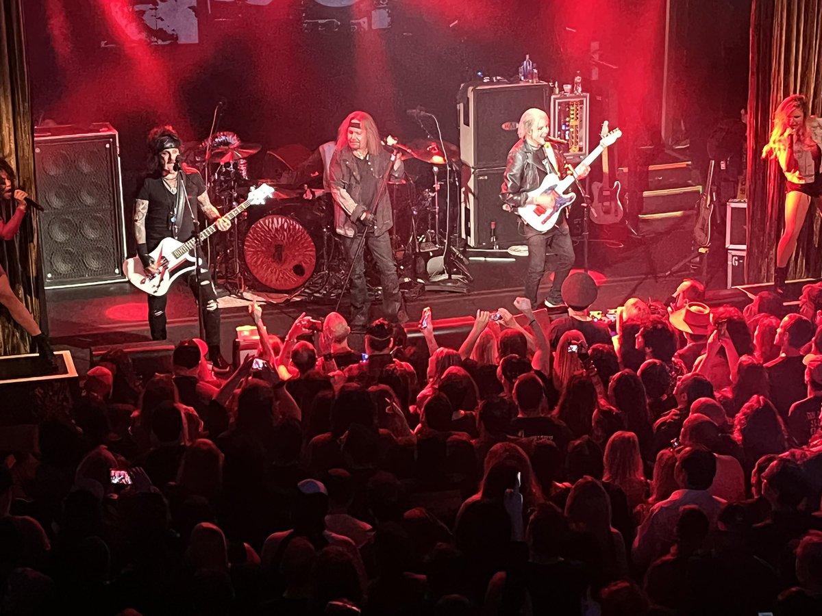 Nothing like those rare opportunities seeing a big band in a small venue. Tonight in NYC @MotleyCrue with about 400 people at @boweryballroom under the name “1981”. Totally raw real punk rock Motley! So cool! Band will be on my show @TrunkNationSXM Thrs, Tomorrow it’s a Throwdown…