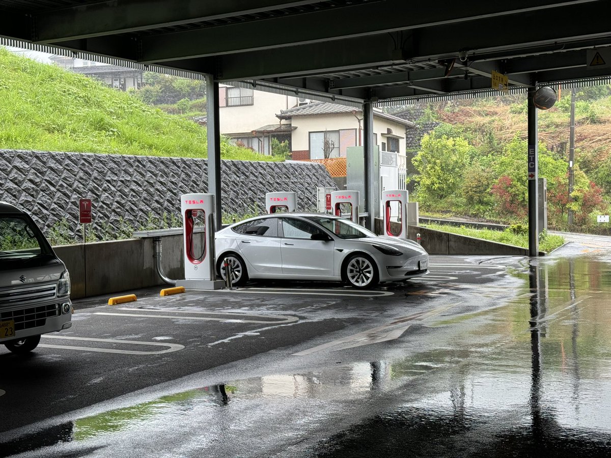 This is the @Tesla supercharger station in Fujikawa (富士川), Japan.