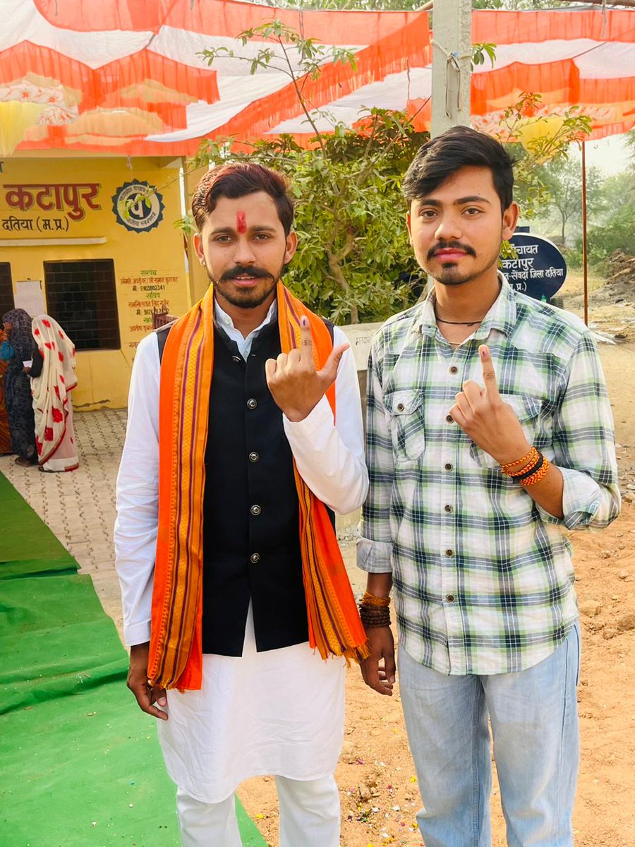 Krashanpal4BJP's tweet image. लोकतंत्र के महापर्व पर मैंने अपना फर्ज निभाया, आप भी अपने घरों से निकले और राष्ट्रहित में मतदान अवश्य करें।

जय हिंद!
मेरा पहला वोट एक विकसित भारत के लिए
मेरा वोट समृद्ध राष्ट्र के नाम l
#myfirstvoteformodi
#loksabha2024  
#जयश्रीराम  #लोकसभा_चुनाव_2024 #LokSabhaElection2024