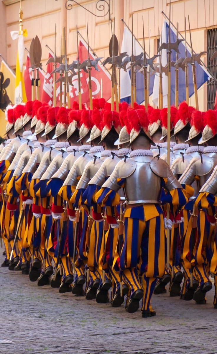 Congratulations and blessings to the 34 new Swiss Guards who were sworn-in on the May 6th anniversary of the Sack of Rome, making their Oath of Fidelity to serve and protect the Holy Father even to the final consequences. Acriter et Fideliter! 💪🏼🇻🇦⚔️🇨🇭🙏🏼