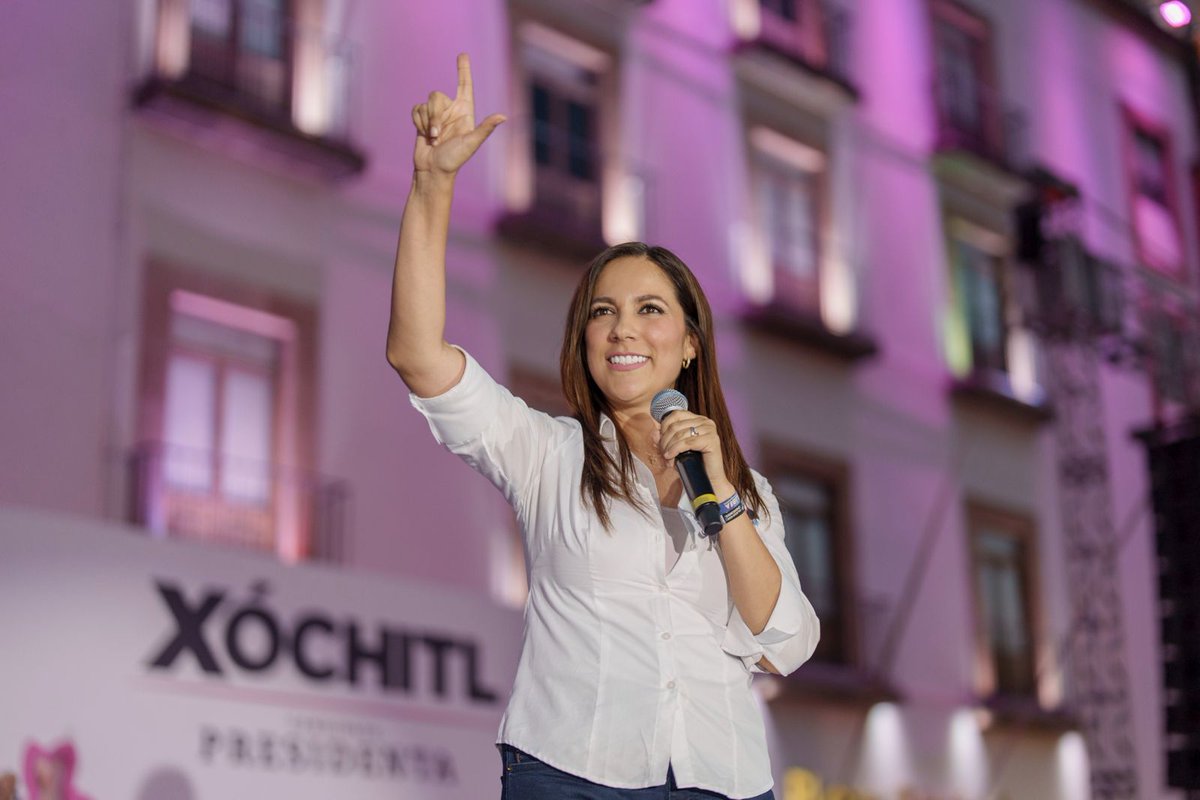 ✨ Hoy desde esta plaza histórica en León, ha quedado claro por qué este estado es la Cuna de la Libertad. En Guanajuato estamos listos para un Nuevo Comienzo con @XochitlGalvez y conmigo como su primera Gobernadora.
♥️💛💙
¡Sigo con el corazón emocionado de ver tanto cariño y…