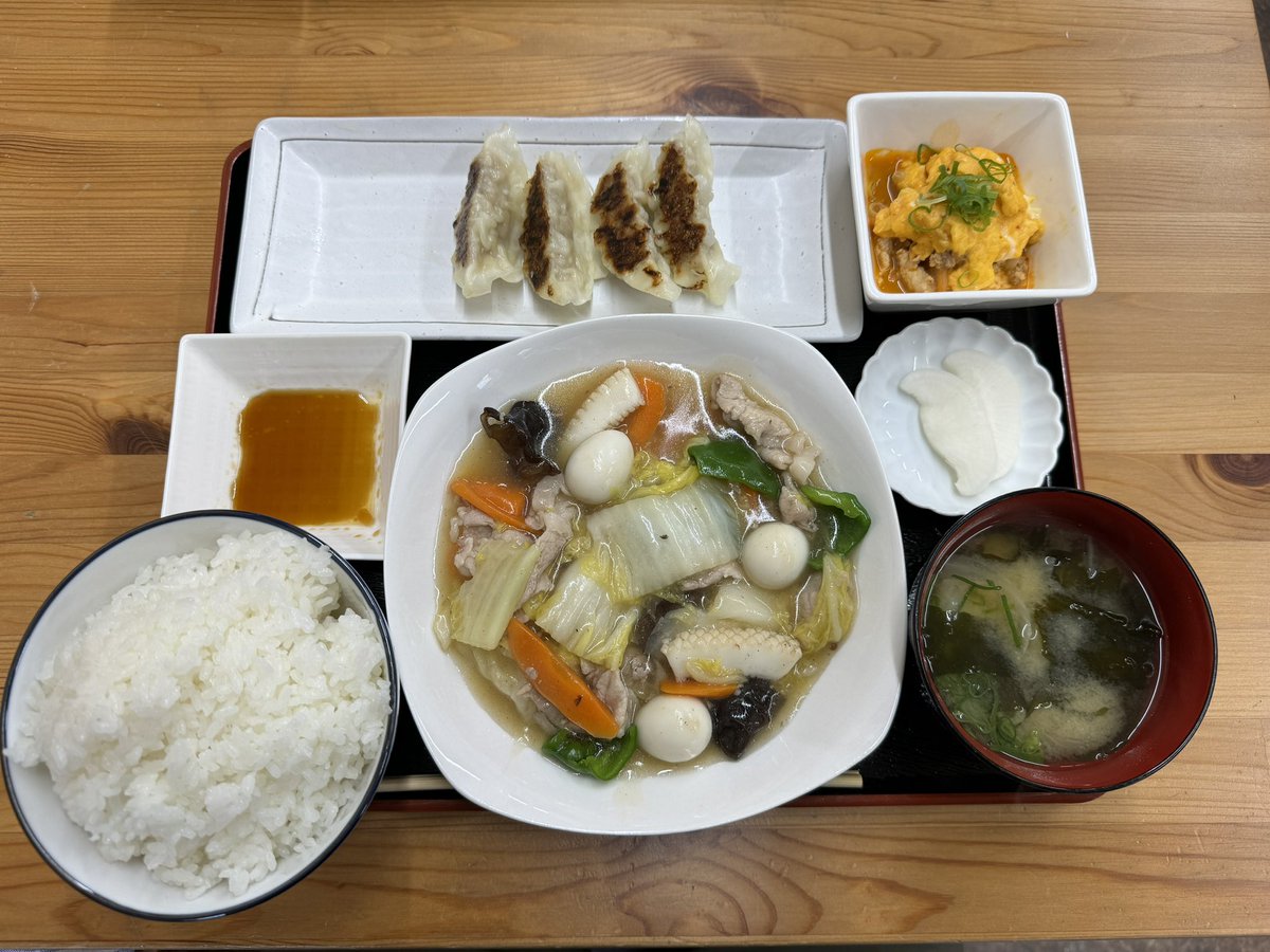 PORCOさんの日替わりランチ！
本日は八宝菜！
ニンニクなしの餃子も絶品です^ ^
阪急曽根駅徒歩1分
豊中市曽根西町1-4-22
06-6858-6262