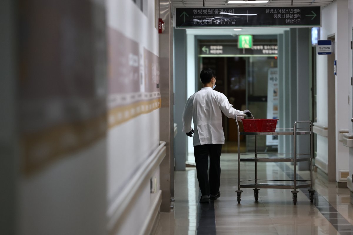 Some hospitals encourage voluntary retirements among staff, excluding doctors. #Nationalaffairs #Society #SouthKorea #TheKoreaHerald

asianews.network/south-koreas-m…