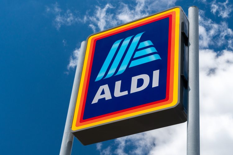Aldi makes landmark packaging change...
In a UK supermarket first, Aldi has announced that it is moving to 100 percent recycled plastic for its soft drink and water bottles.
#food #food_packaging learn @FOODSUMMIT_2024 Visit @ bit.ly/3JxKuHN Sept 09-10, 2024 @France