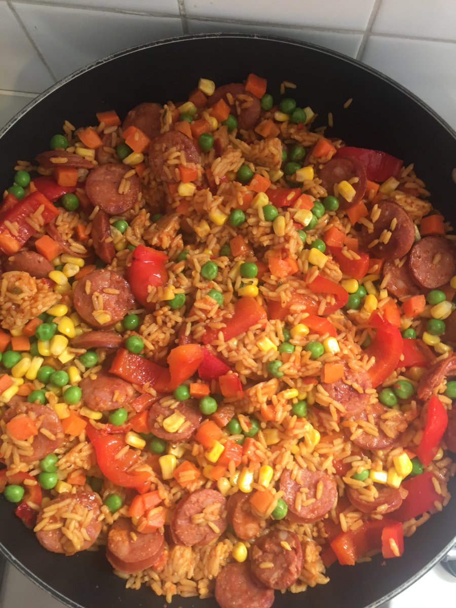 Tonight's dinner is a family favourite: Paella! 🥘🌟 #FamilyFavorite #PaellaNight #SpanishCuisine #HomeCooking #cooking #paella #foodie