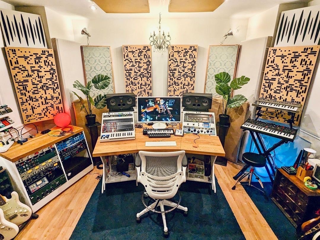 #MotivationMonday 🤩 How are you staying motivated this week? 📸: instagr.am/jmladd #UniversalAudio #RecordingStudio #MusicProducer