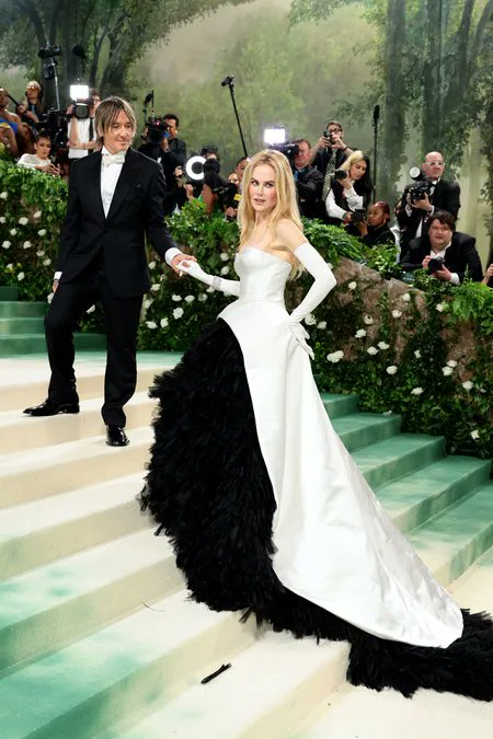 It’s the #MetGala2024 and Distinguished Professor of Design History Peter McNeil FAHA @UTSEngage joins us to share his top 3 looks. In no particular order, his first kudos goes to Nicole Kidman in Balenciaga. ‘Australia’s Nicole looking truly splendid in Balenciaga. She’s
