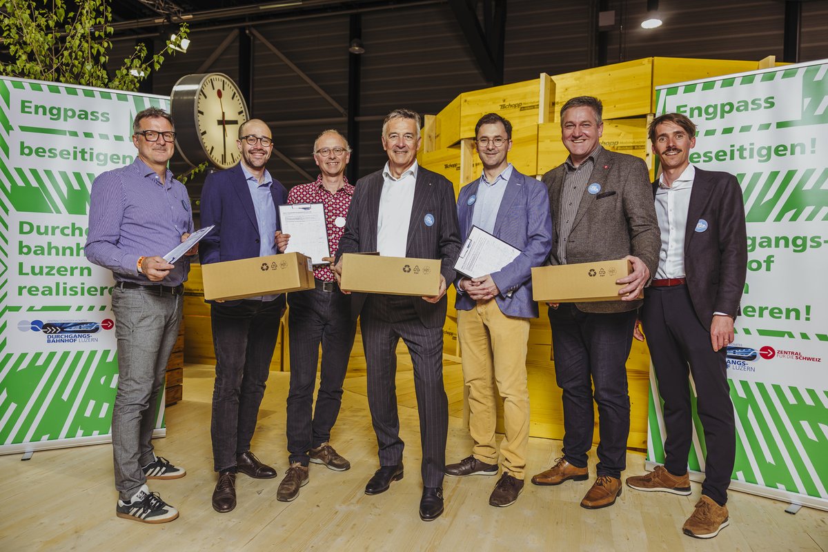 Ein starkes Signal nach Bern! Die vom Komitee Durchgangsbahnhof Luzern lancierte Petition findet grossen Zuspruch: 8600 Personen aus der Bevölkerung, Wirtschaft und Politik fordern vom Bund, den Durchgangsbahnhof so schnell als möglich zu realisieren.