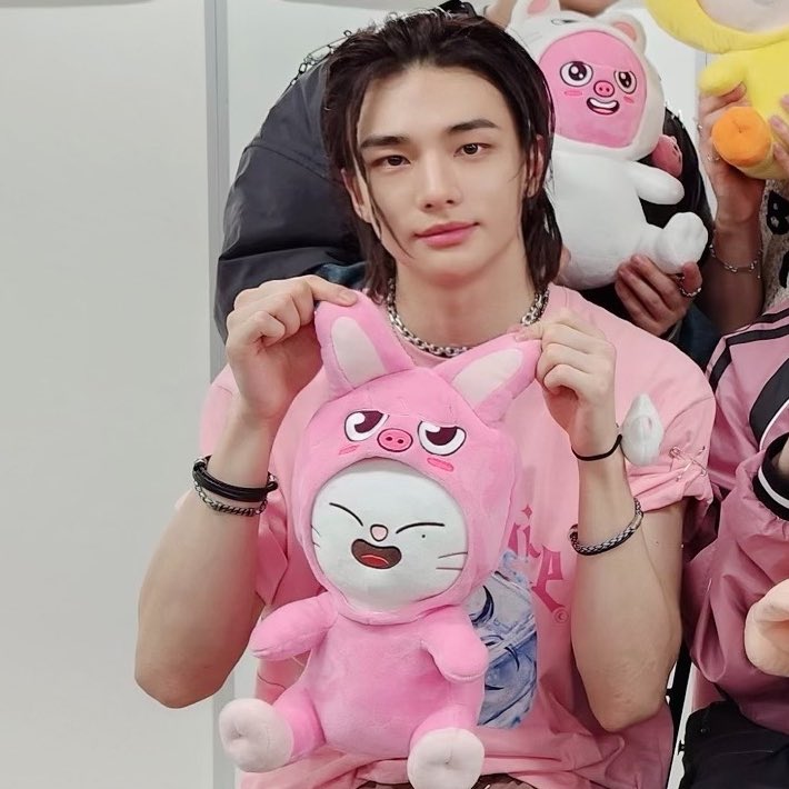 hyunlix with their skzoo soft toys🥹💖