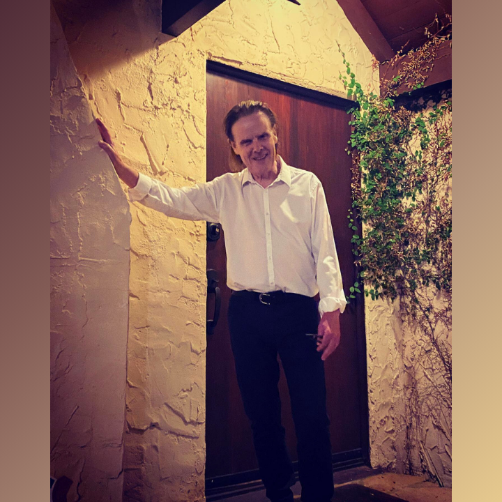 Patrick Cassidy taking a break outside his Los Angeles studio 📸 Aya Peard @cassidycomposer @ayapeard #PatrickCassidy #PatrickCassidyComposer #Composer #ClassicalMusic #VideCorMeum