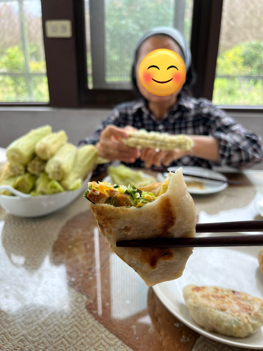 DoppelDog's tweet photo. #推特吃 #MaMaWay
小時肚子餓嚷著爸爸餵媽媽餵
長大後發現媽媽的料理真的獨樹一格有自己的Way
母親節前夕,讓我們一起想念媽媽
想念媽媽的料理
媽媽包的餃子
媽媽揉的韭菜盒子
離家之後,也許偶然在某間小吃店,也會嚐到熟悉的媽媽味
老牌 #推特吃 加上tag
發推即可一起分享自家的 #MaMaWay https://t.co/0xcx7YFI0j