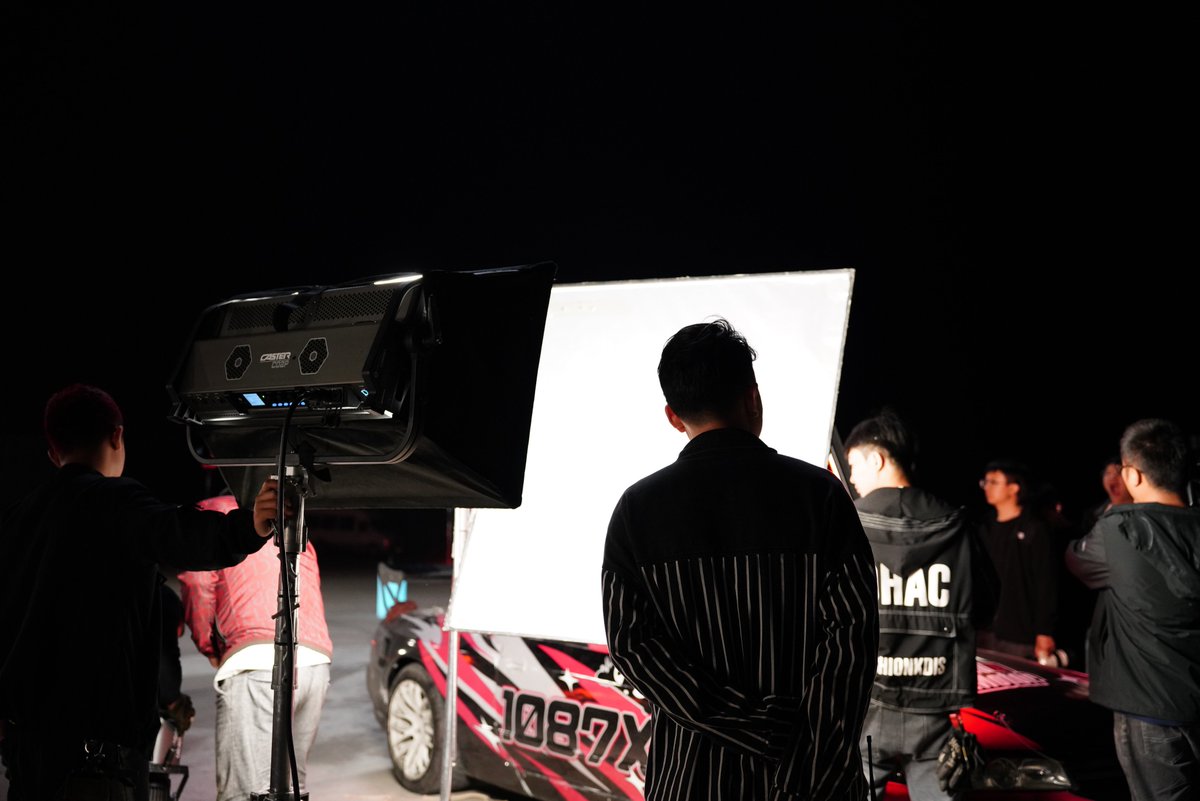 SUNNYXIAOCN's tweet photo. BTS pics from the 1087 energy drink commercial👏
#onset #behindthescenes #gaffer #lightingtechnicians #filmmaking #filmmakers #dop #cinematographer https://t.co/i0BbEE9Fr5