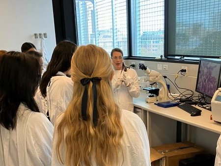 UNSW Cellular Genomics Futures Institute (@cellularfutures) on Twitter photo 🔬🚀Inspiring the next generation of scientists! 👏#DayofImmunology high school visit with 💻'Intro to Bioinformatics', 🥼'Lab coats & life lessons', 🧪 'Careers in immunology' 👩🔬& in the wet lab for 'Biobanking' #STEMeducation <a href="/GarvanInstitute/">Garvan Institute of Medical Research</a> <a href="/UNSW/">UNSW</a> <a href="/CellularFutures/">UNSW Cellular Genomics Futures Institute</a> 🔬🚀Inspiring the next generation of scientists! 👏#DayofImmunology high school visit with 💻'Intro to Bioinformatics', 🥼'Lab coats & life lessons', 🧪 'Careers in immunology' 👩🔬& in the wet lab for 'Biobanking' #STEMeducation <a href="/GarvanInstitute/">Garvan Institute of Medical Research</a> <a href="/UNSW/">UNSW</a> <a href="/CellularFutures/">UNSW Cellular Genomics Futures Institute</a>
