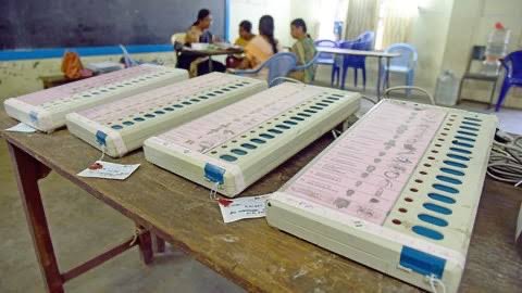 #LSPollsWithTNIE #KarnatakaElections As of 9 am, the overall voting percentage stands at 9.45%, with Kundgol Constituency in Dharwad recording the lowest turnout at 5.8%