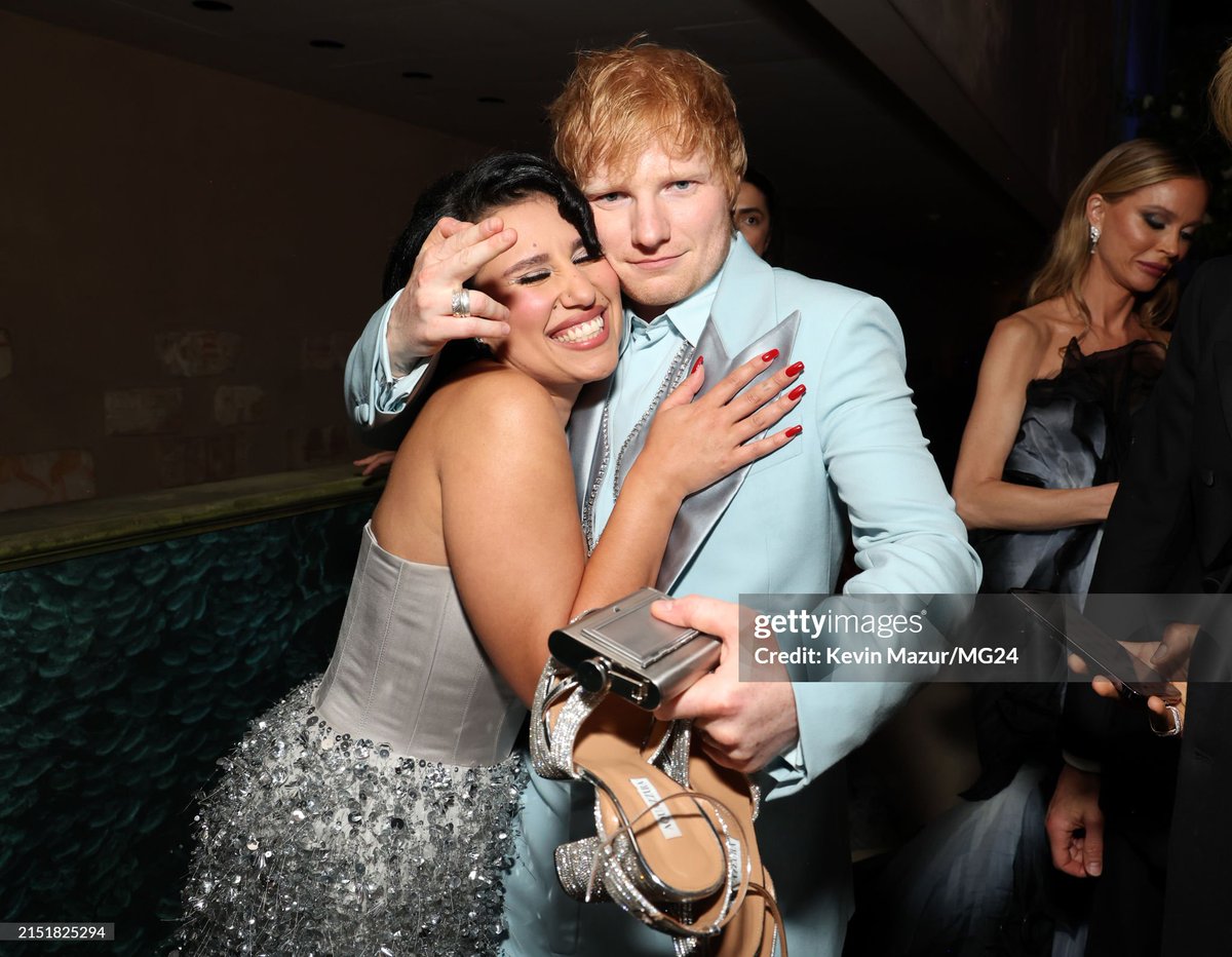 📸 Raye and Ed Sheeran at the #MetGala!